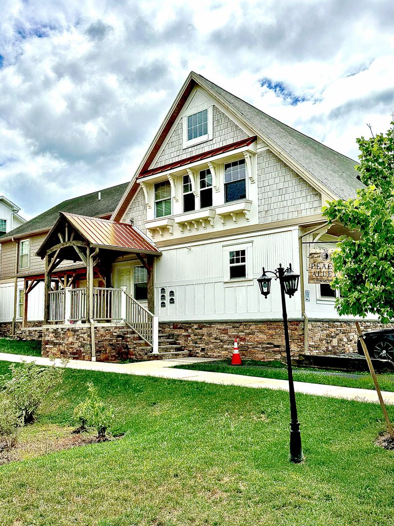 Elizabethtown Apartment: S Market St