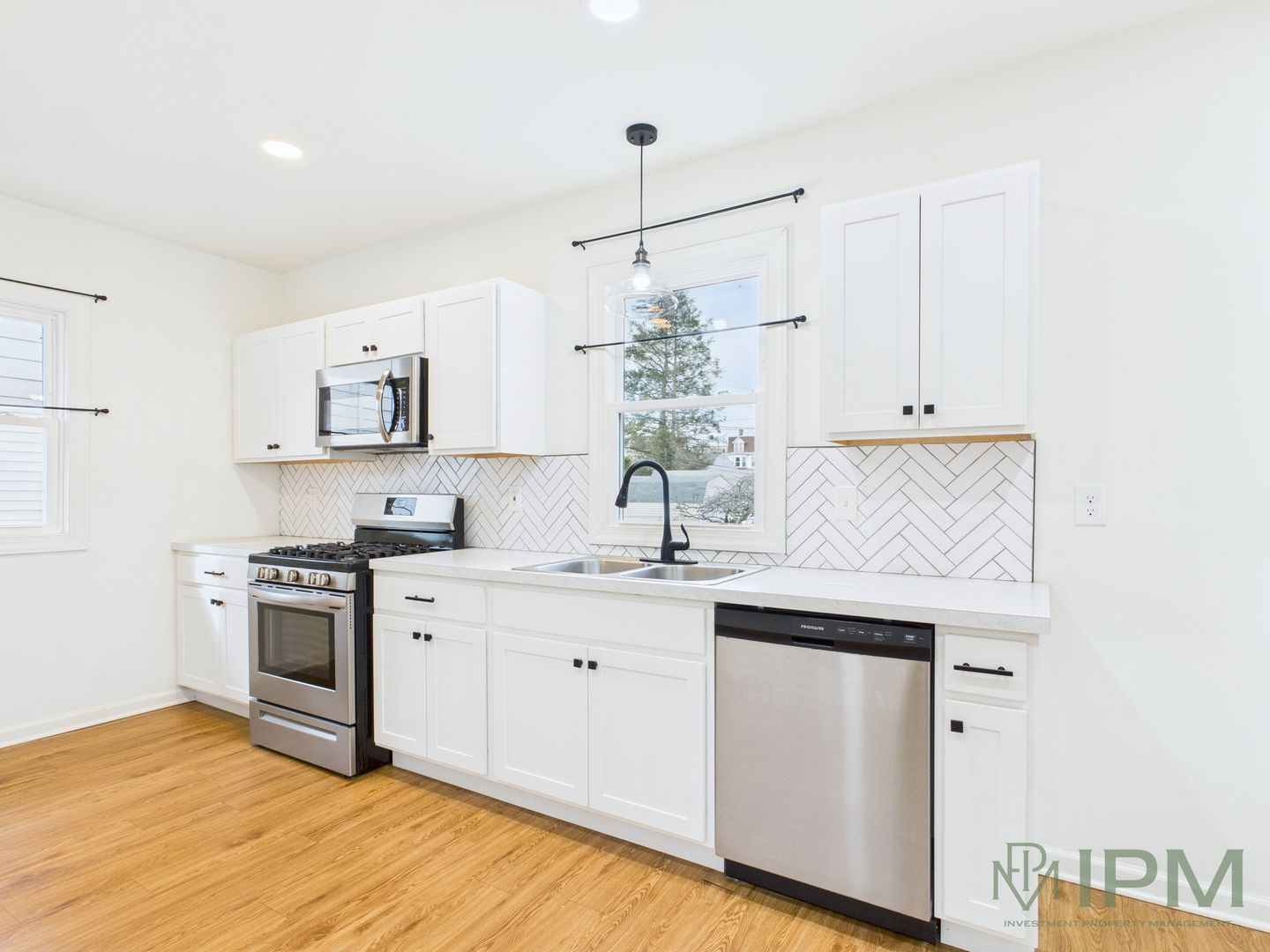 York House: 35 E 8th Ave