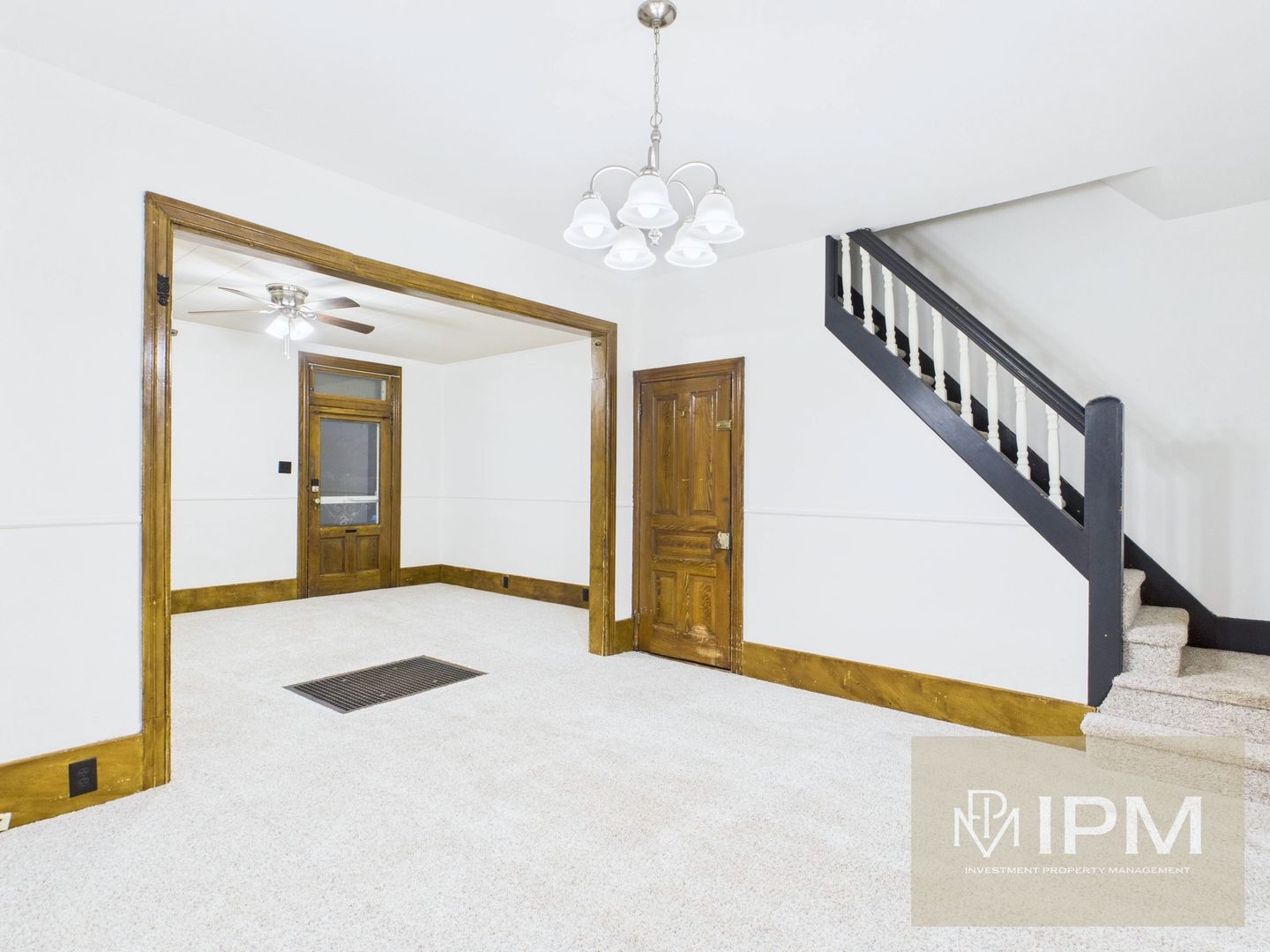 Dallastown House: 17 S Walnut St