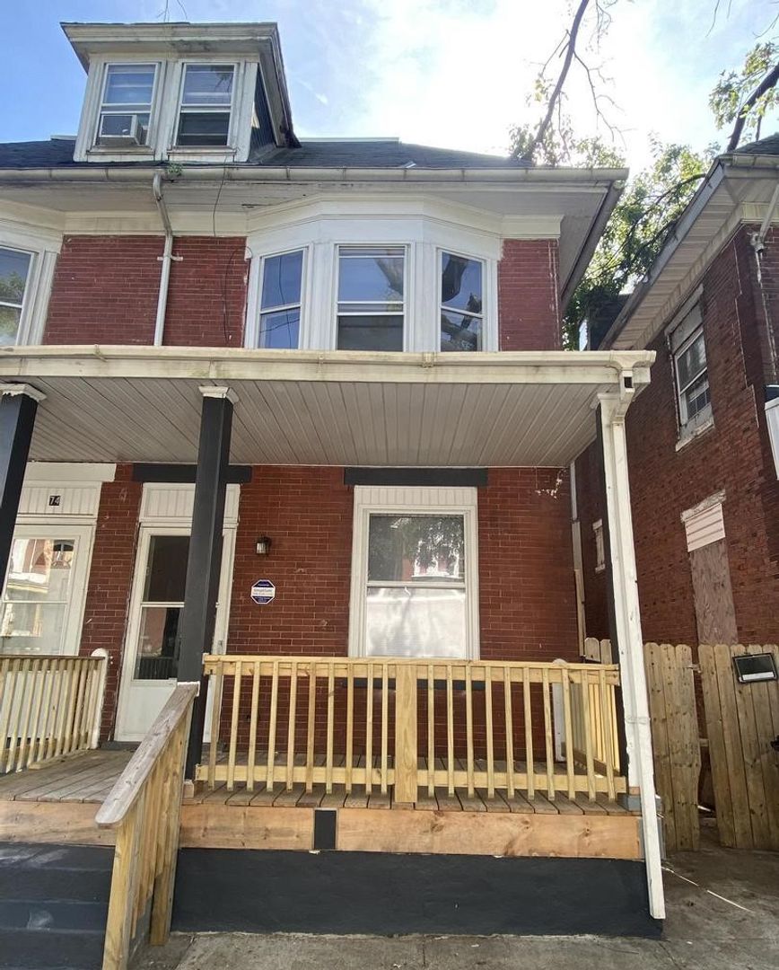 Harrisburg House: 74A N 18th St