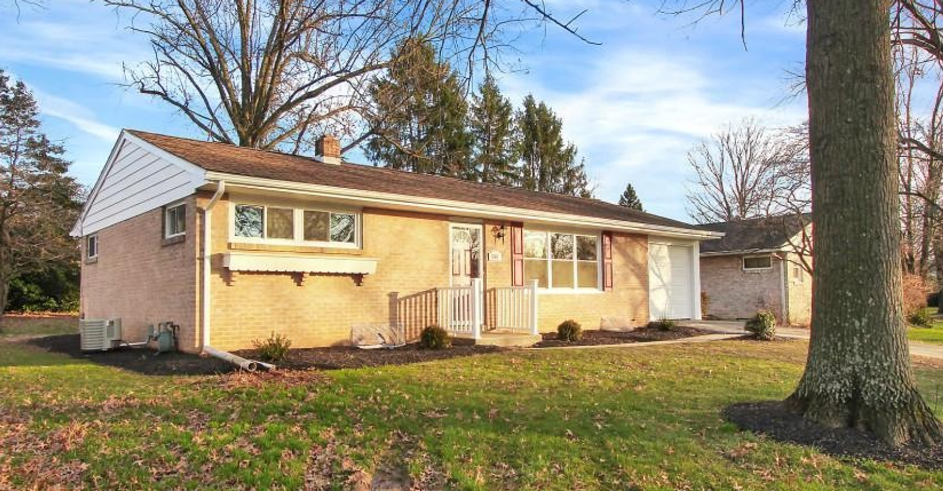 East York House: 561 S Findlay St