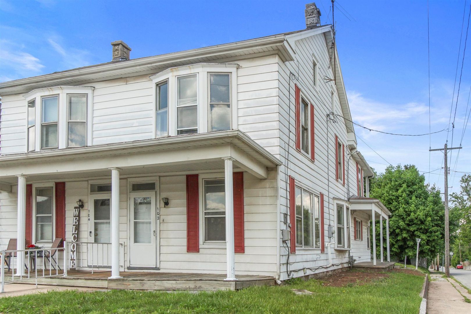 Mount Wolf House: 102 S 3rd St