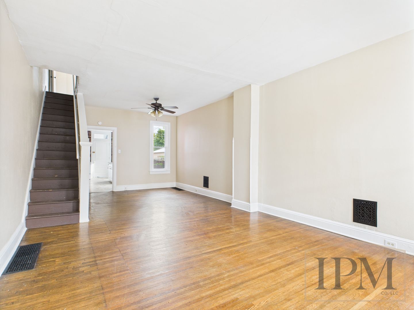 York House: 837 E Philadelphia St