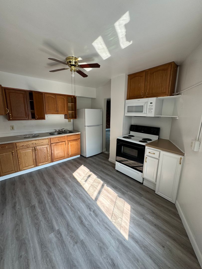 Carlisle House: 63 E Penn St