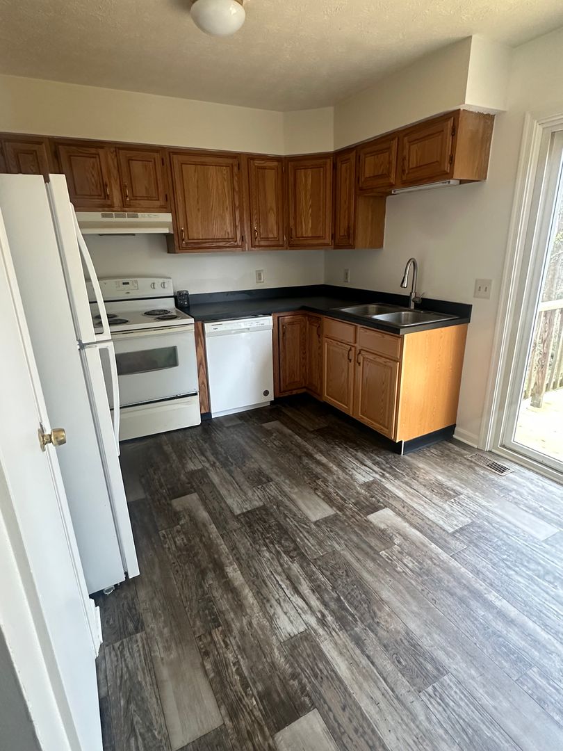 Elkton Townhome: 163 E Village Rd