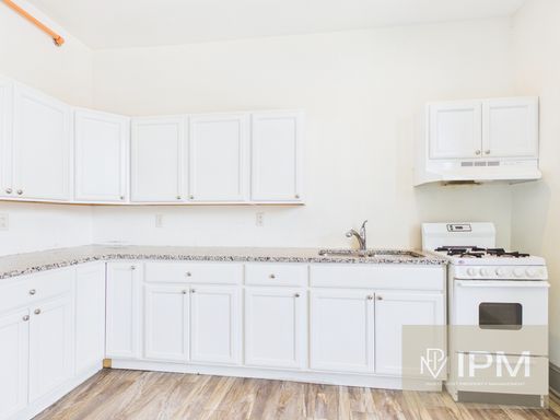 PROMO! | Bright 3BR/2BA 2nd/3rd Floor Unit | Open Layout | Downtown York City Living! – photo 1