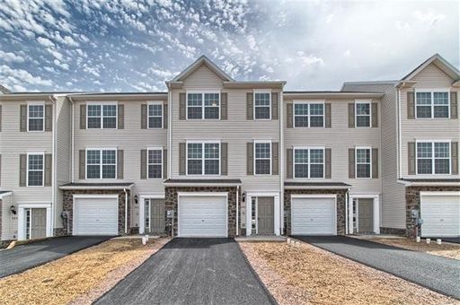 Coming Soon! Beautiful 3-Bedroom Townhome in York, PA – photo 1