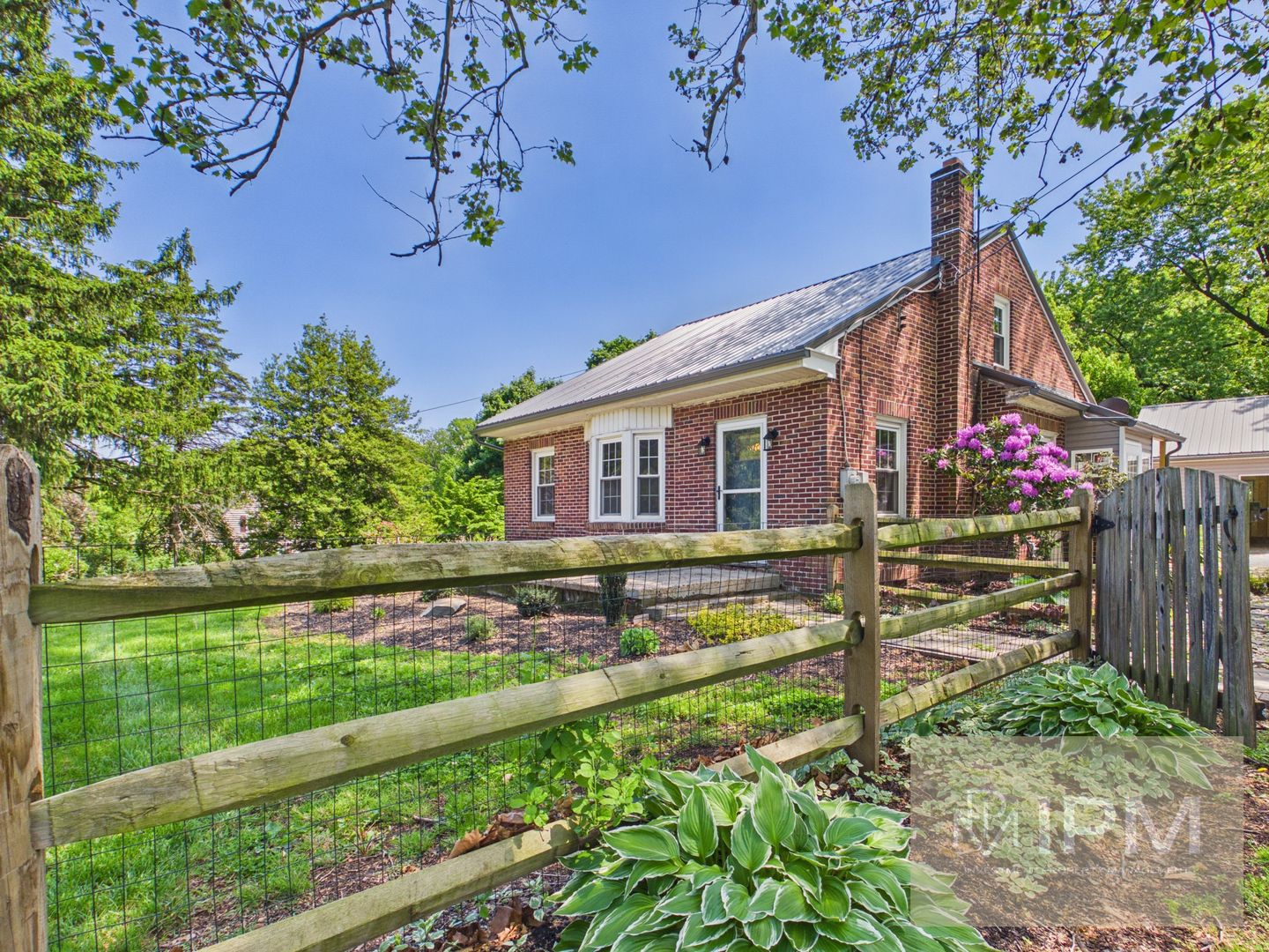 York House: 5948 Furnace Road