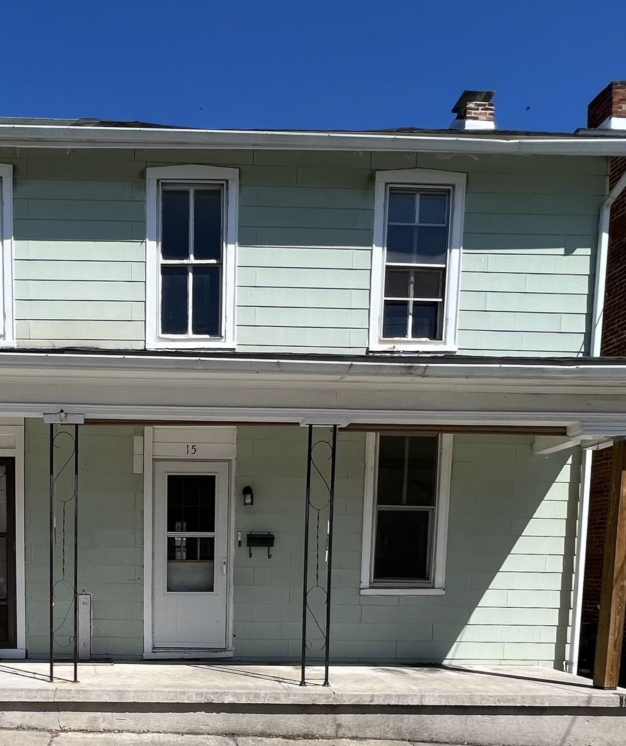 Spring Grove House: 15 S Water St