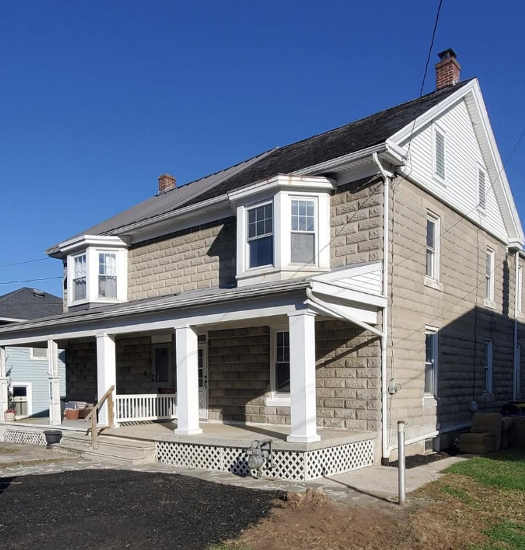 Emigsville House: 3183 N George St