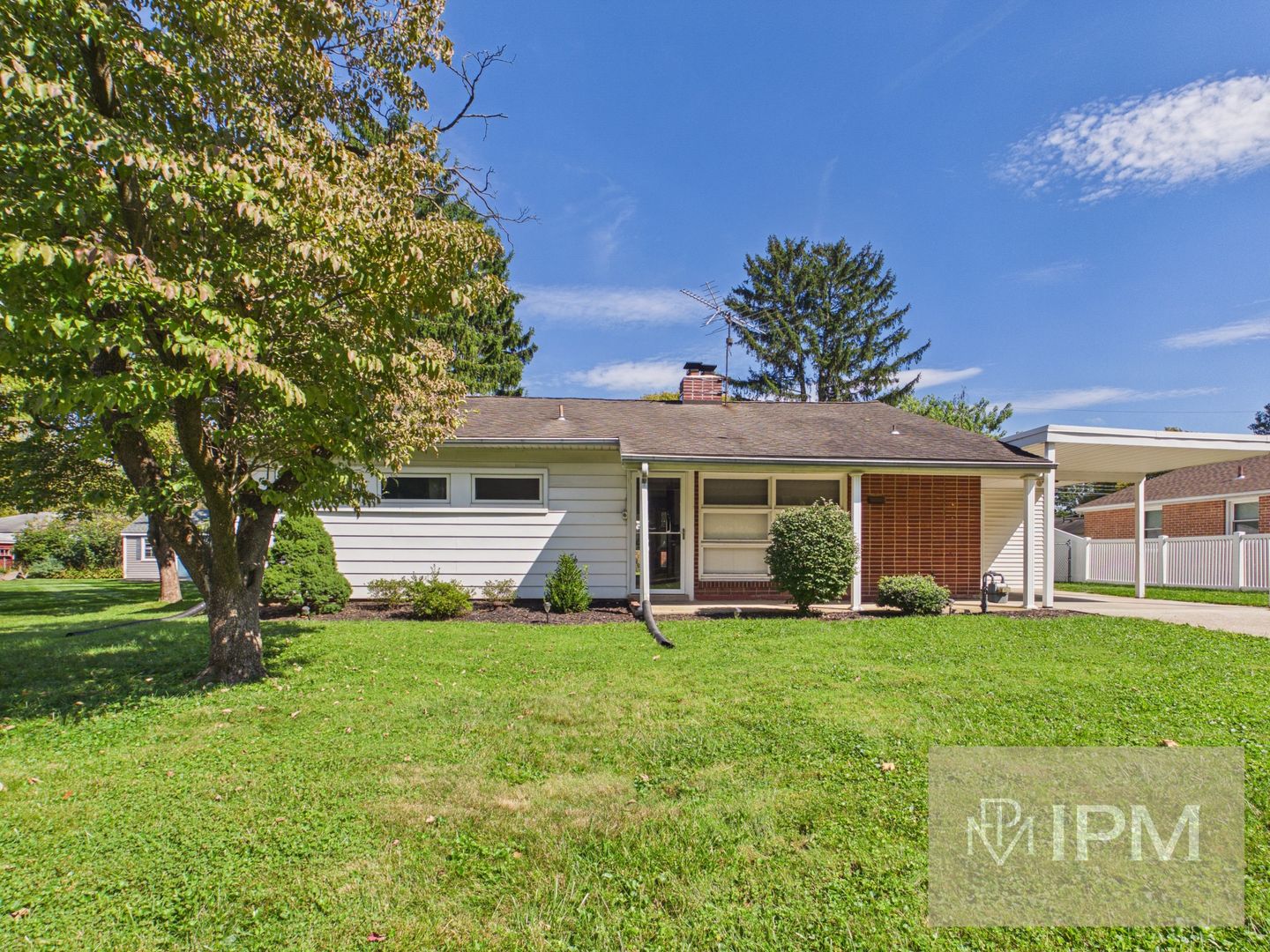 York House: 521 S Russell St