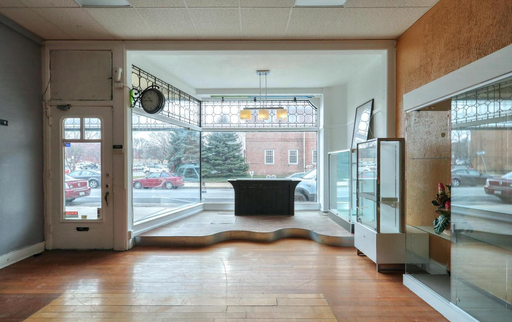 Prime Downtown York Storefront with High Ceilings & Storage! – photo 1