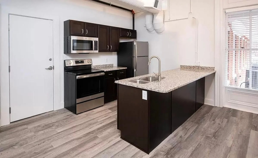 Bright 1 Bedroom Apartment in Downtown York! – photo 1