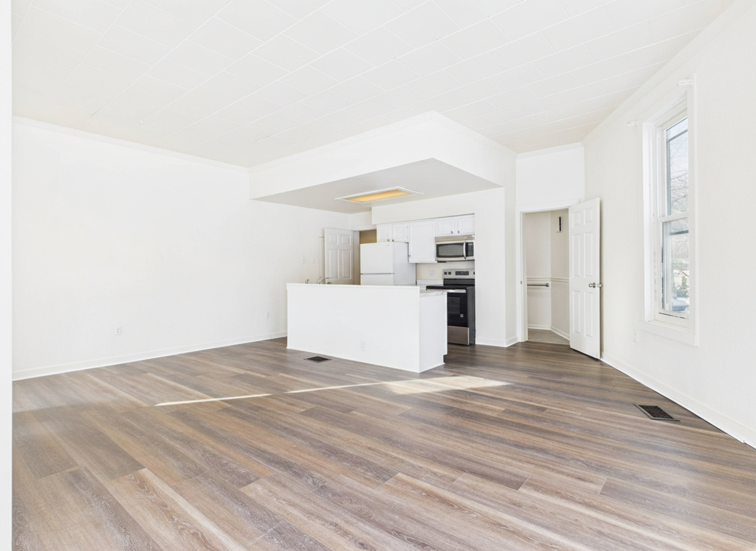 Carlisle House: 65 E Penn St