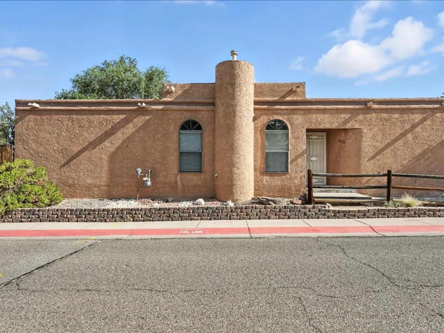 Albuquerque House: 7901 Cockatoo Ln NE