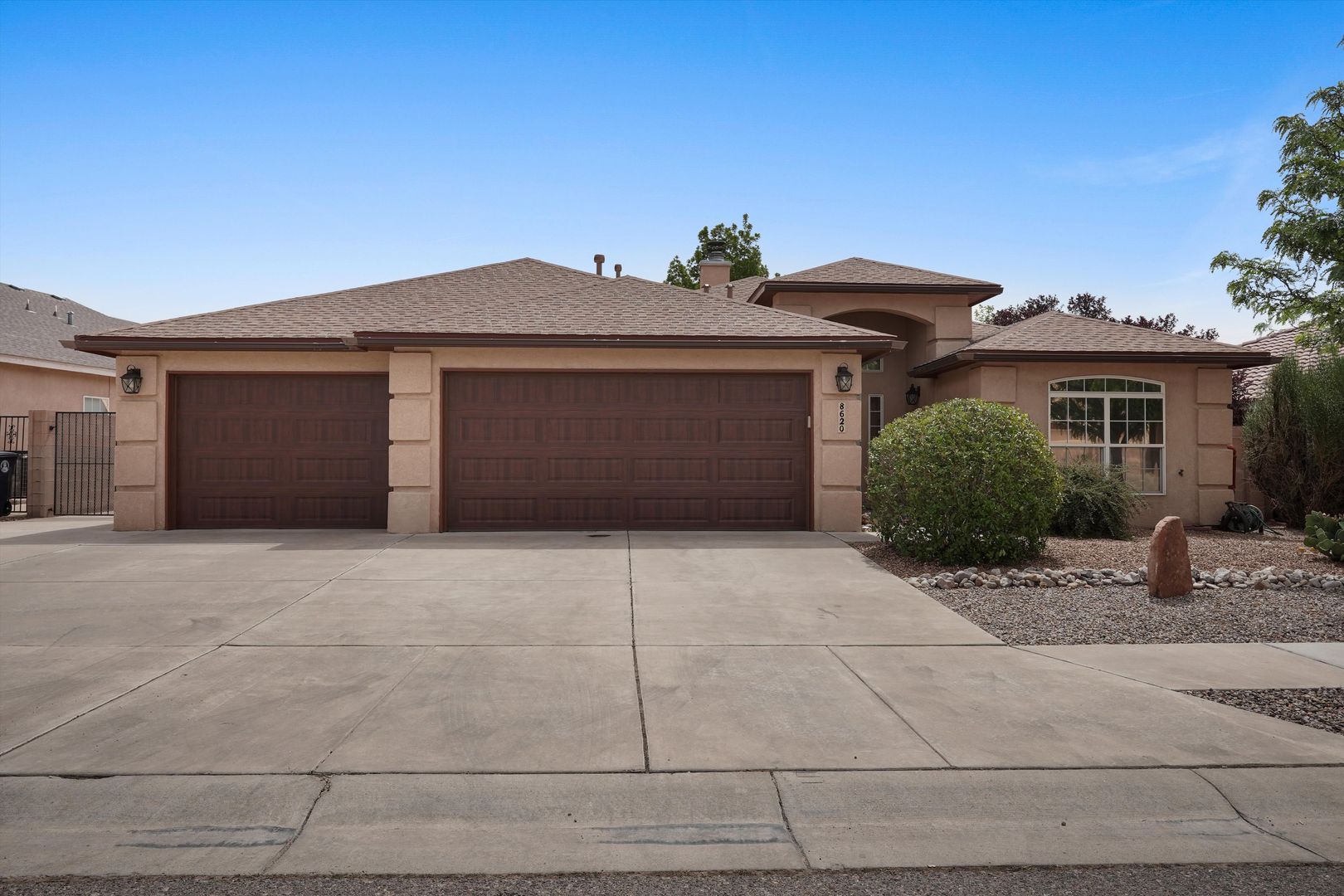 Albuquerque House: 8620 Casa Verde Ave NW
