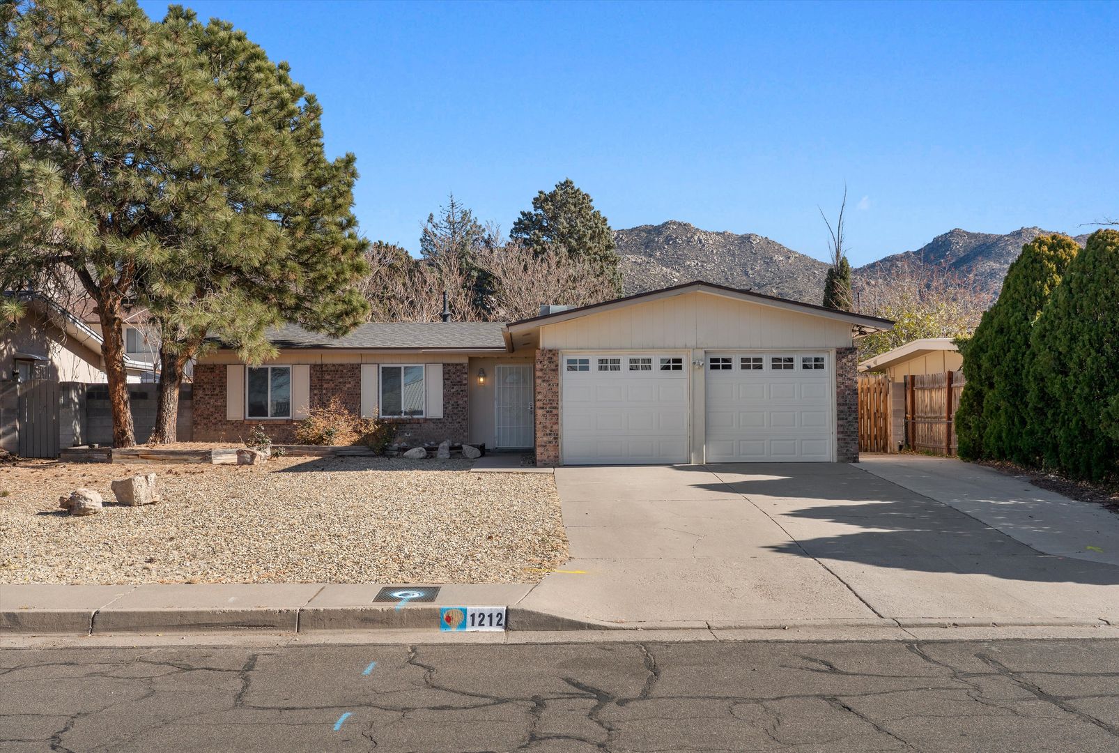 Albuquerque House: 1212 Willys Knight Dr NE