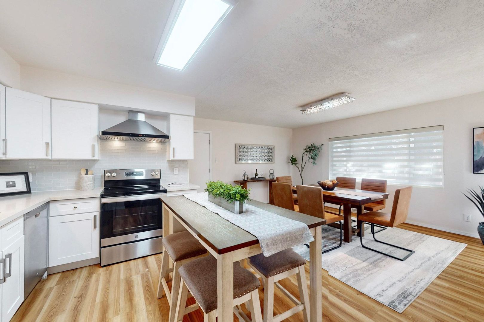 Albuquerque House: 10320 San Luis Rey Pl NE