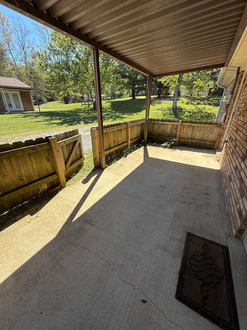 Cozy 2 Bed 1 Bath Duplex