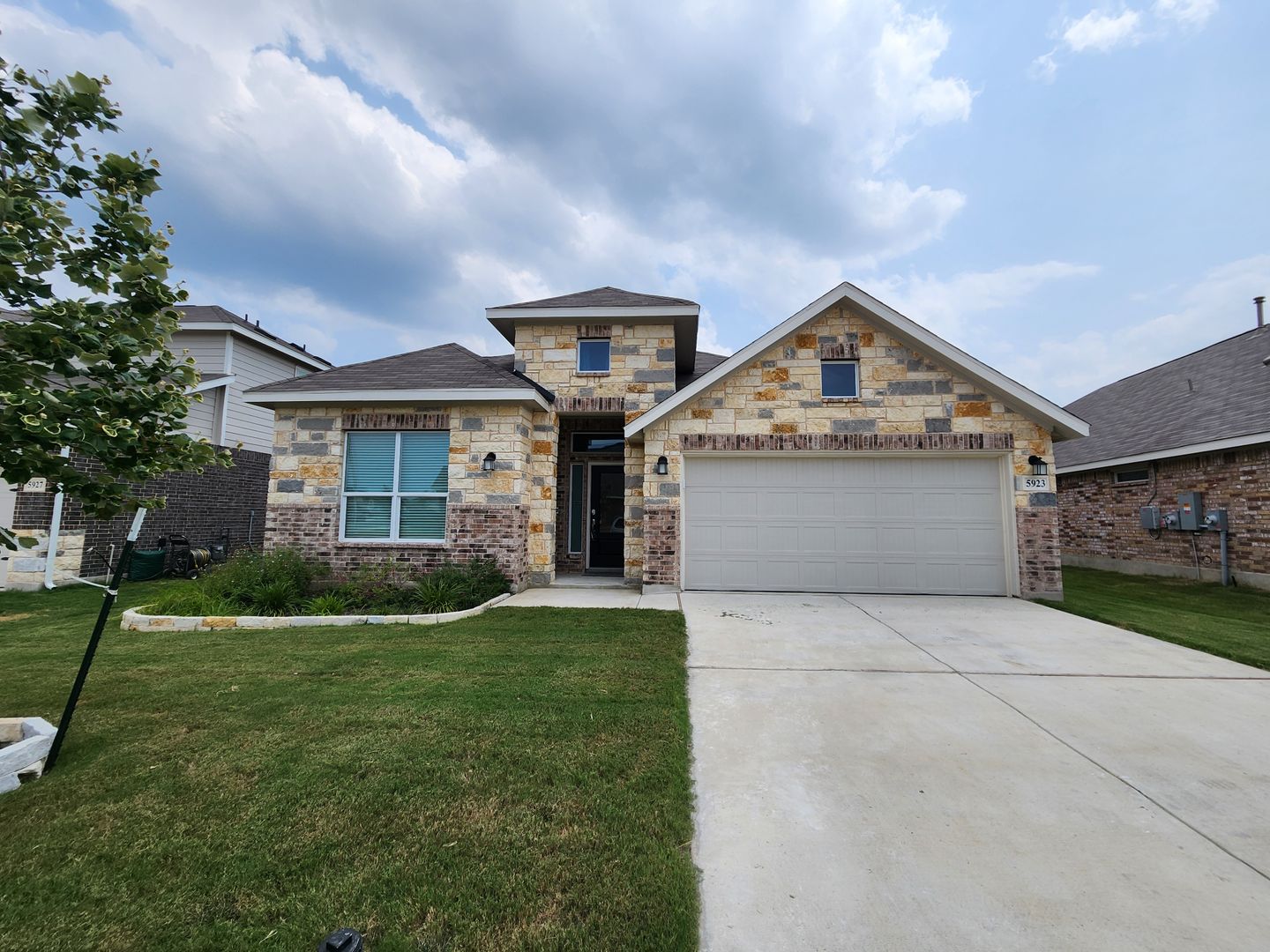 Seguin House: 5923 Corsicana Cove