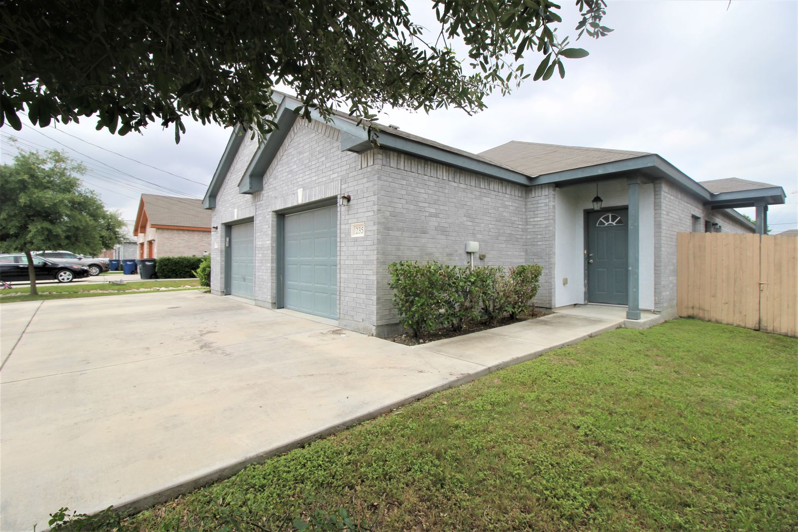 New Braunfels House: 235 Anne Louise Dr.