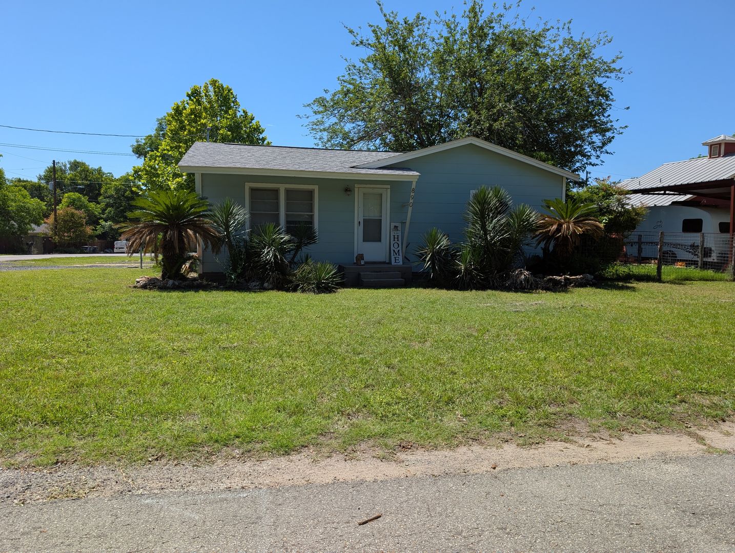 New Braunfels House: 890 Josephine
