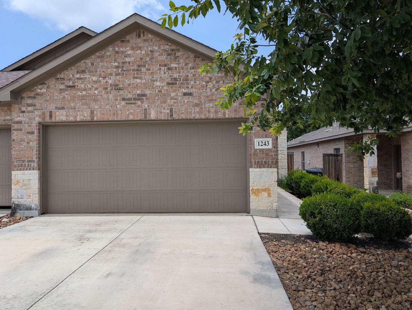 New Braunfels House: 1243 Old FM 306