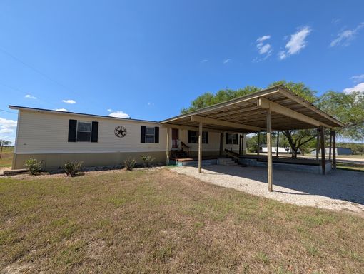 Amazing View / Fridge, Washer & Dryer Included / Fenced in Yard / Large front Deck with Carport / CISD – photo 1