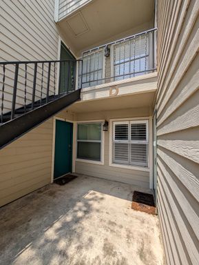 2/2 Condo on Lake McQueeny / Waterfront Condos / Boat Slip / Fridge, Washer, Dryer Included / Community Pool / Seguin ISD