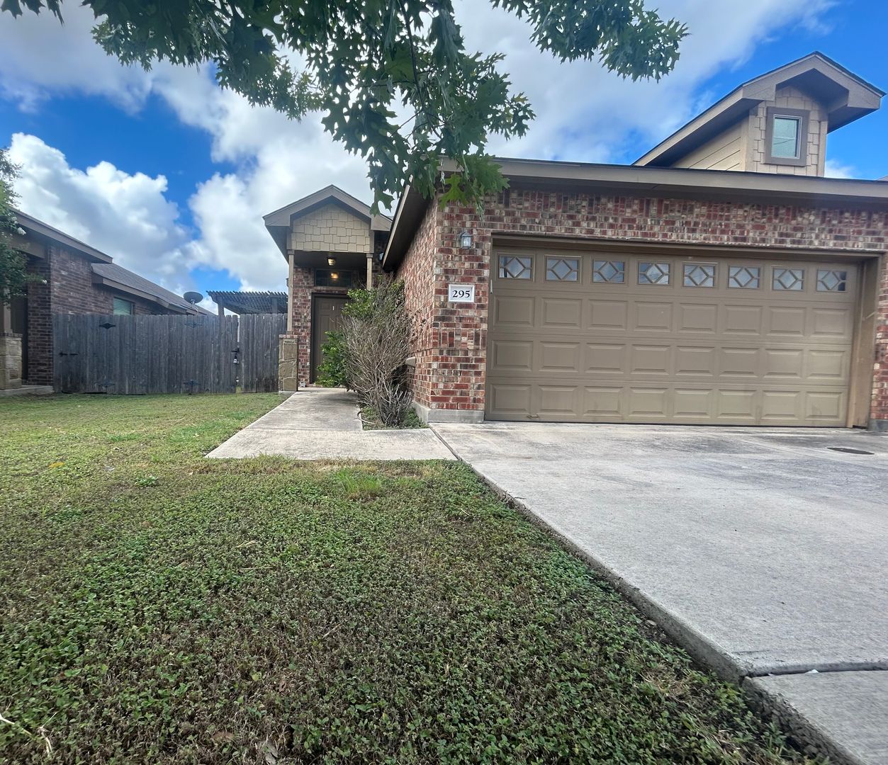 New Braunfels House: 295 Rosalie