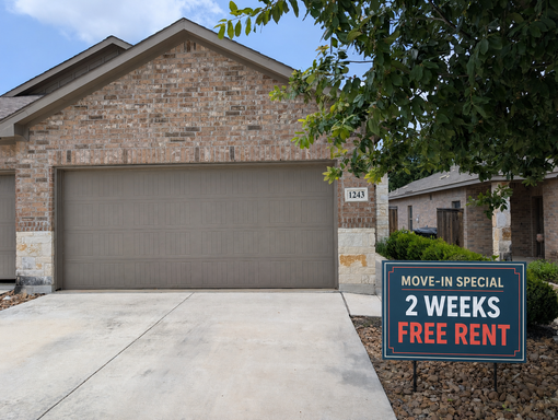 3/2/2 Duplex / Less than 1 Mile to Gruene / Fridge Included/ Gas Cooking / Covered Patio / CISD *2 weeks free rent* – photo 1