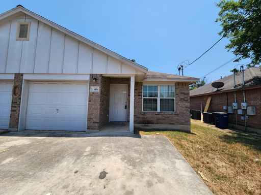 2/2/1 Duplex / No Carpet / Easy Access to IH 35 & Hwy 46 / Fenced in Yard / Fridge Included / CISD – photo 1
