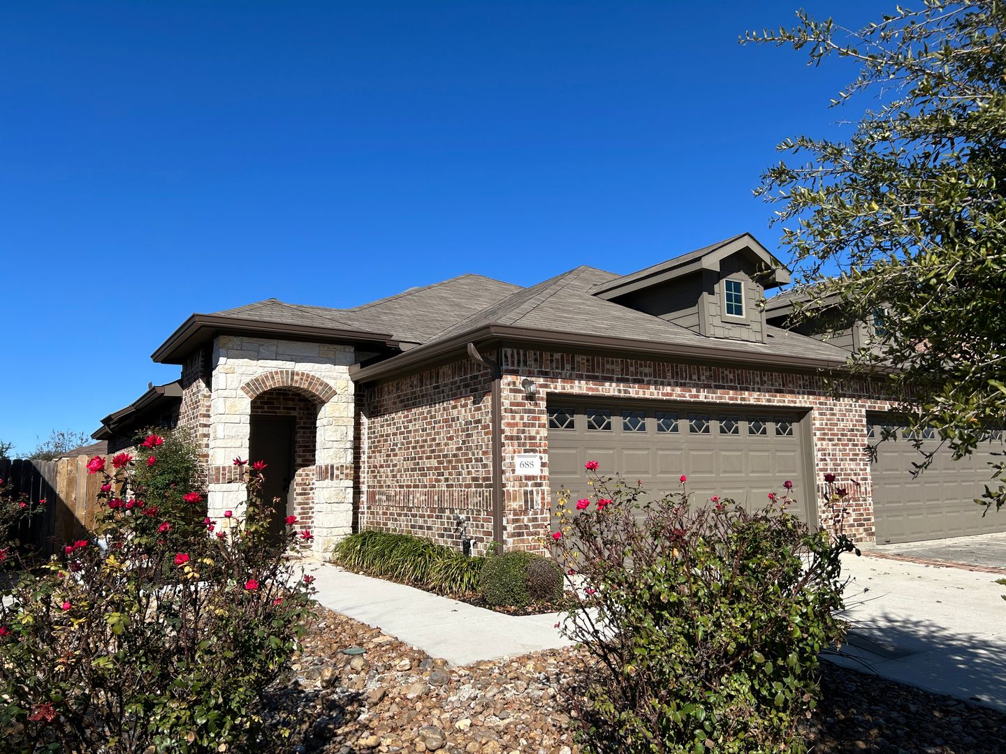 New Braunfels House: 688 Creekside Circle