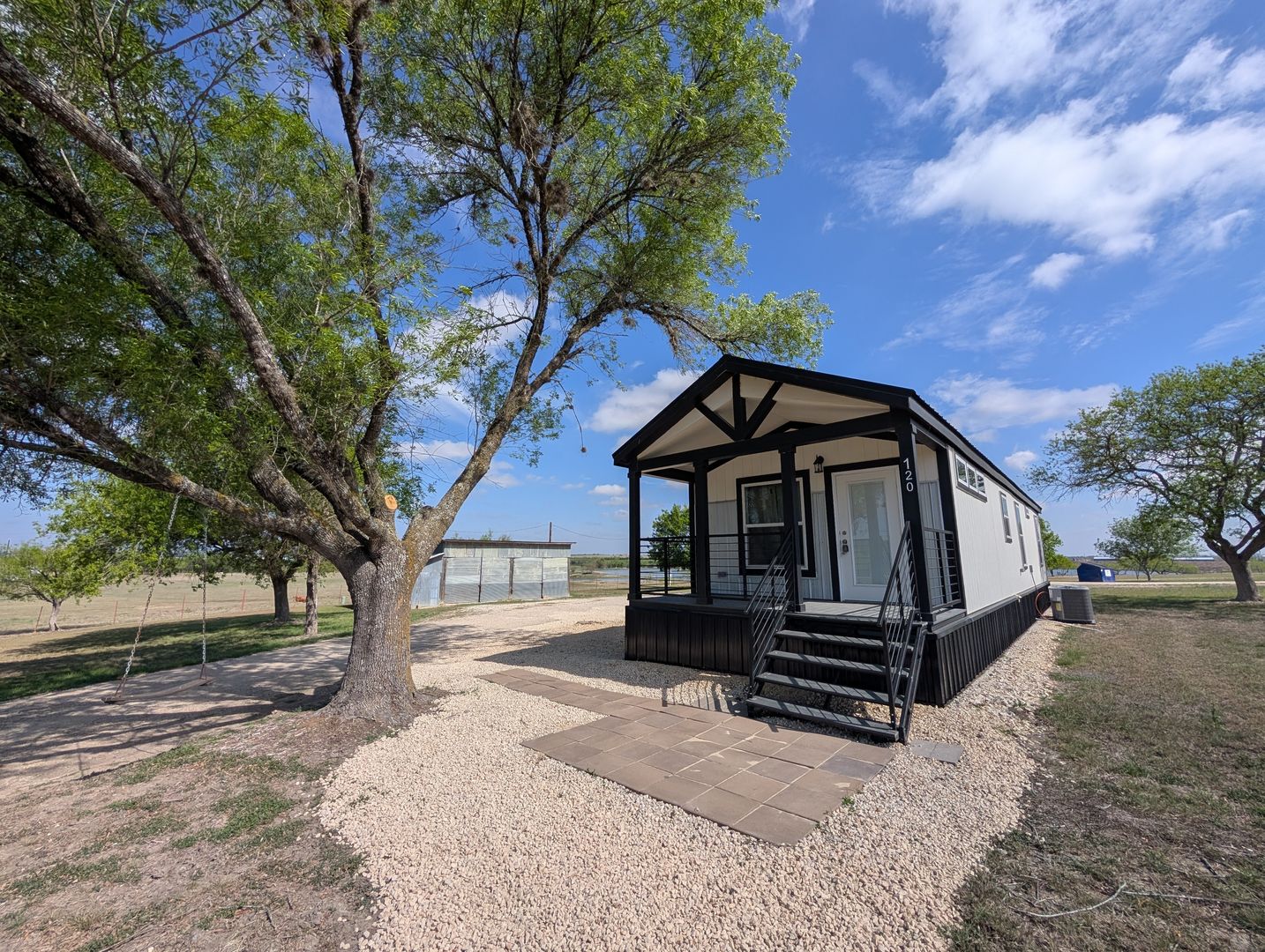 New Braunfels House: 120 Water Hole Ln