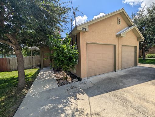 3/2/1 Duplex w/ Stained Concrete Floors Throughout! Refrigerator Included /Fenced in Yard / CISD – photo 1