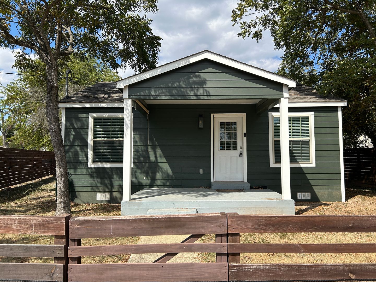 New Braunfels House: 1698 W. Bridge St.