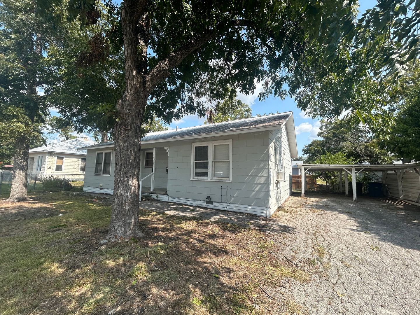 New Braunfels House: 671 Roosevelt