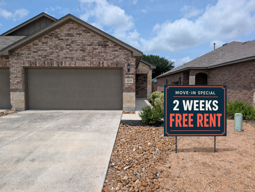Walk to Gruene/ Fridge Inculded / No Carpet / Gas Cooking / CISD *2 weeks free rent* – photo 1