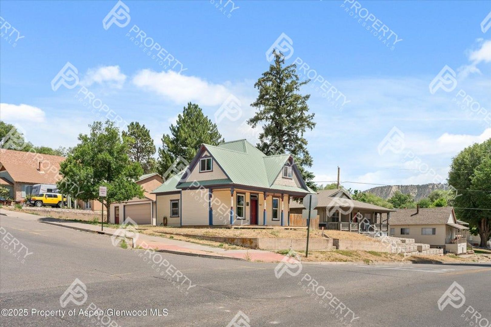 Rifle House: 440 Whiteriver Ave