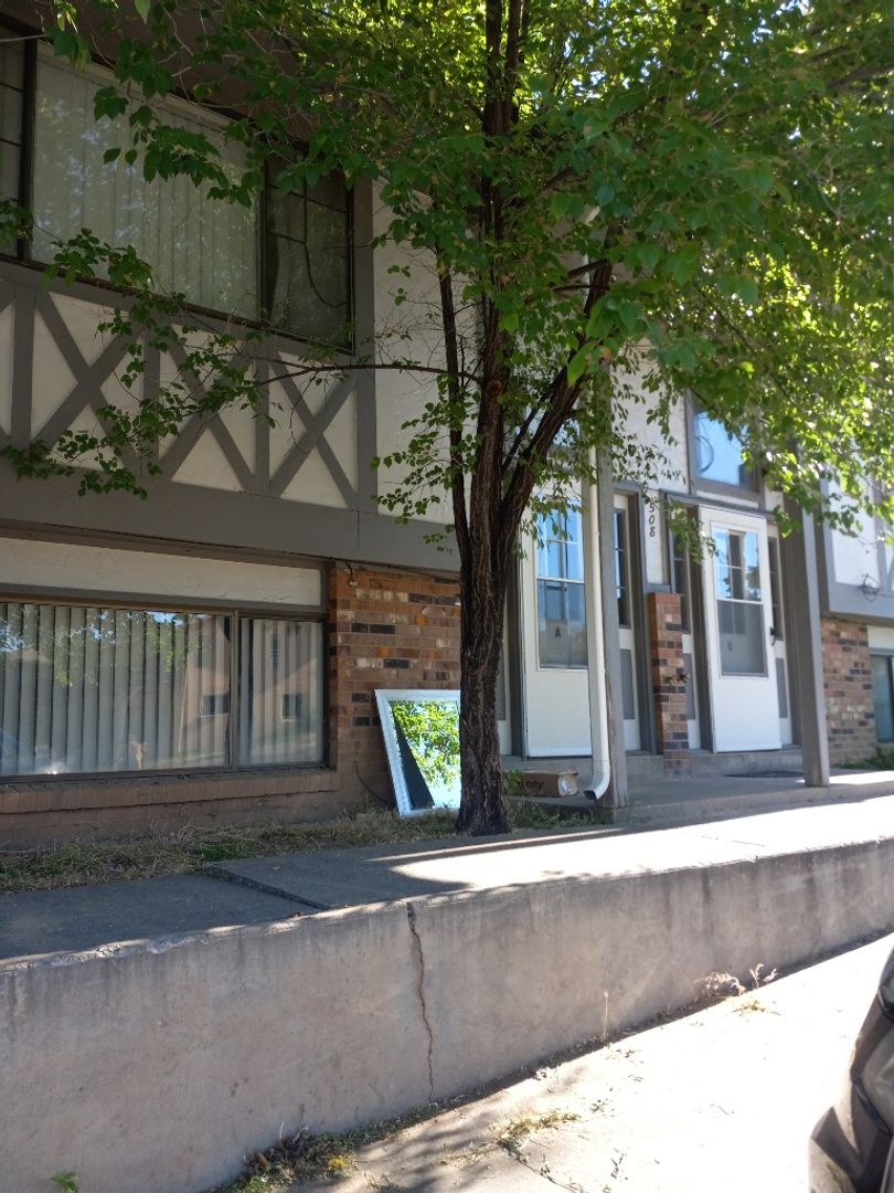 Rifle Apartment: 508 East 7th Street