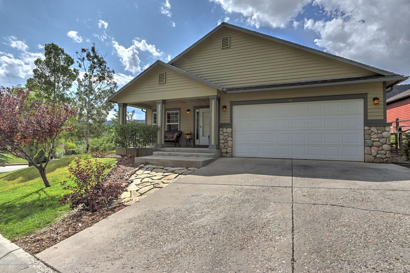 New Castle House: 621 Lariat Loop