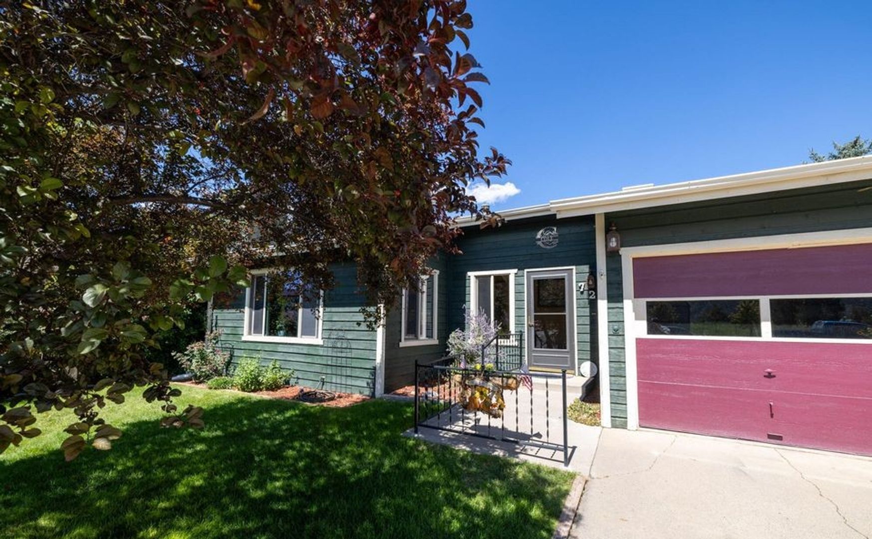 Rifle House: 720 E 5th St