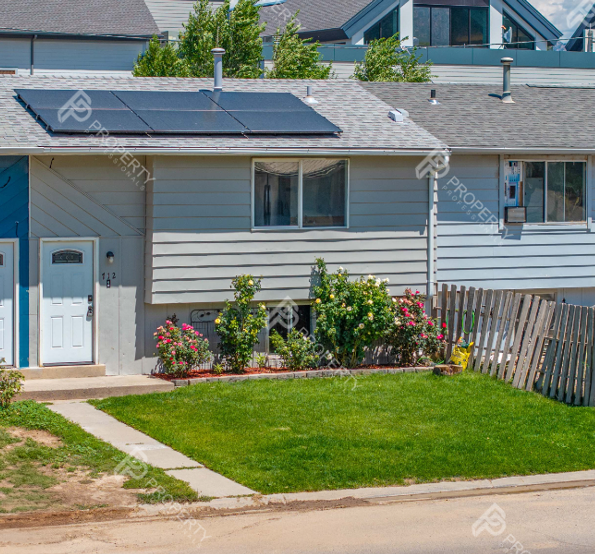 Rifle House: 712 E 3rd St