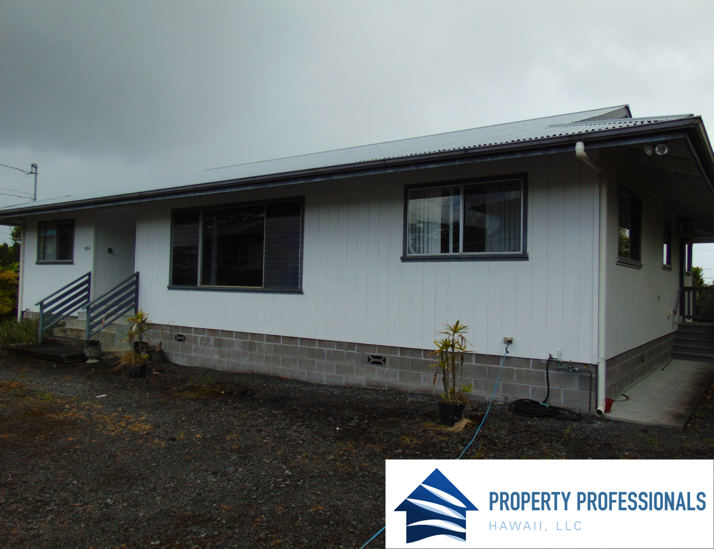Waiakea Area near schools and shopping areas.