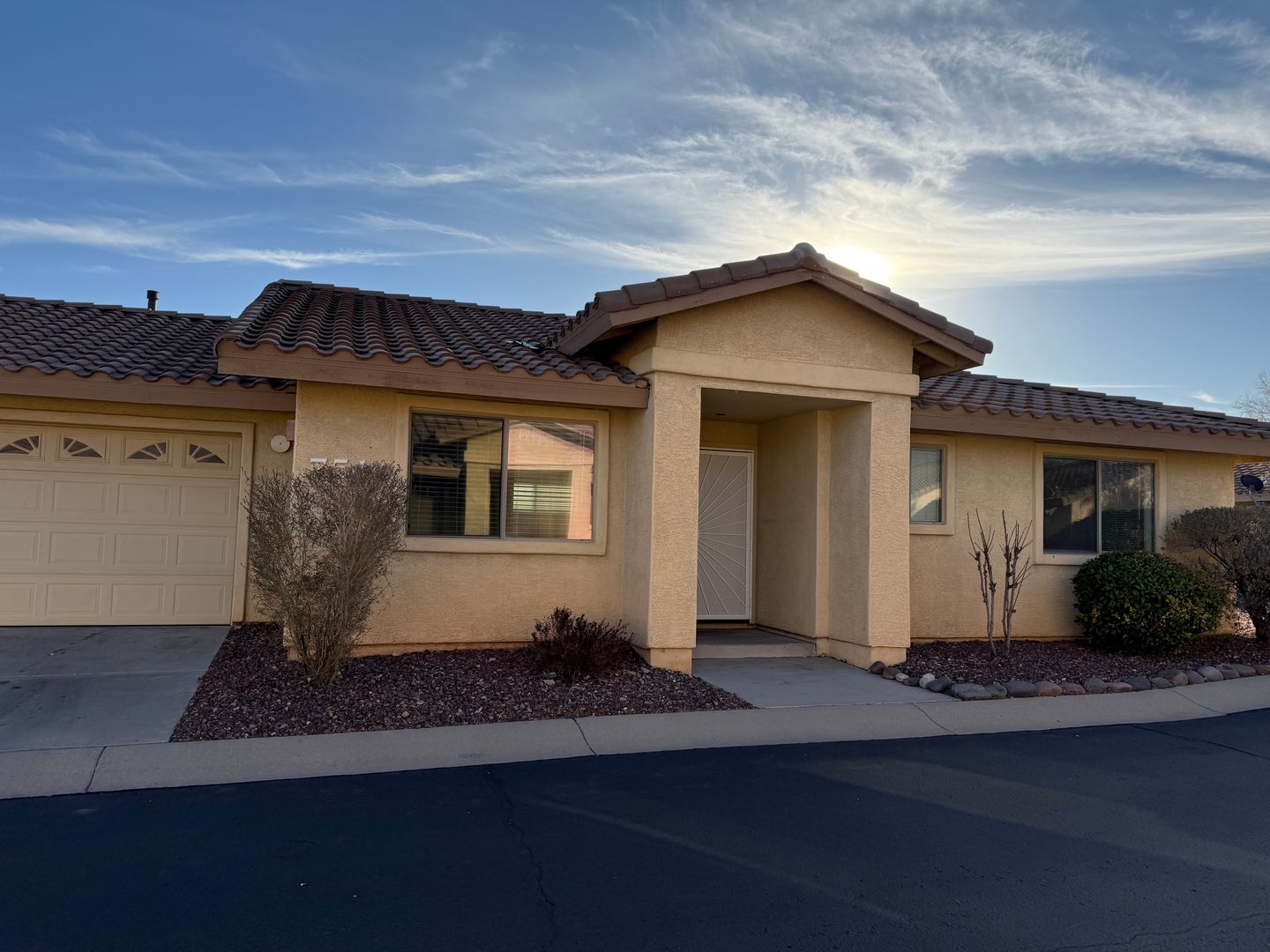 Cottonwood House: 751 Skyview Lane