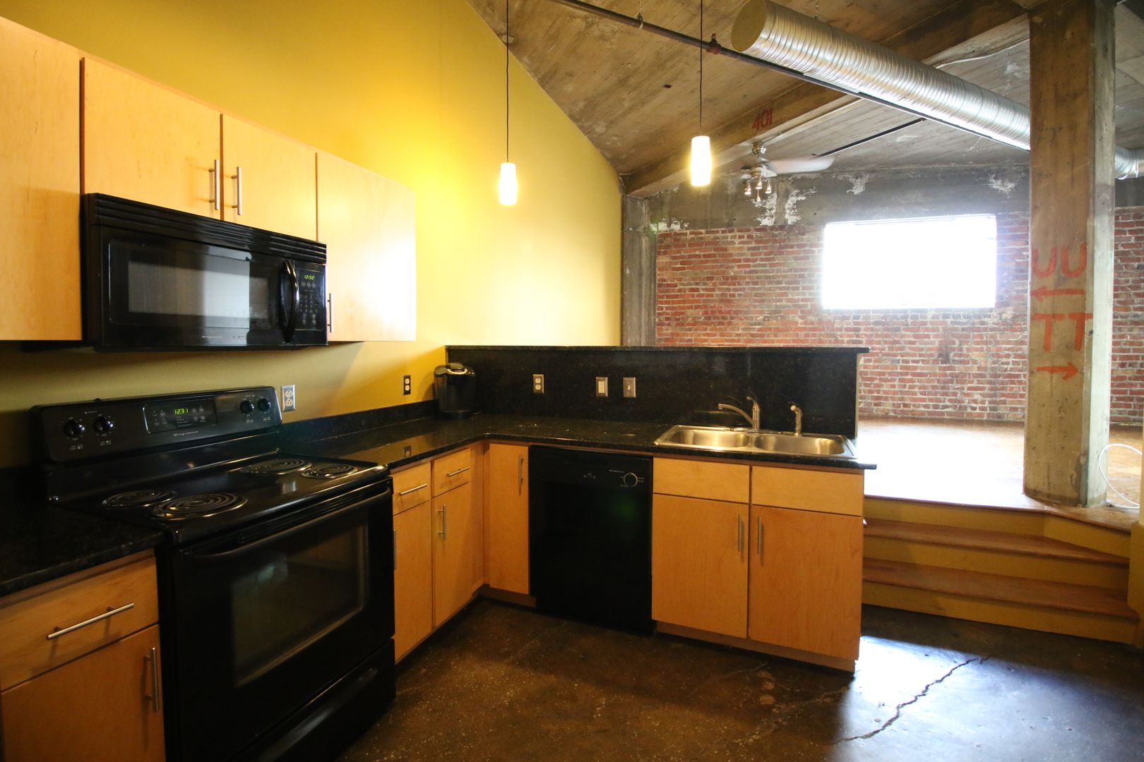Richmond Apartment: 203 Hull Street