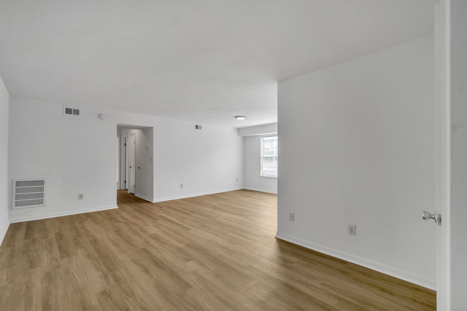 Virginia Beach Apartment: 524 Aylesbury Drive