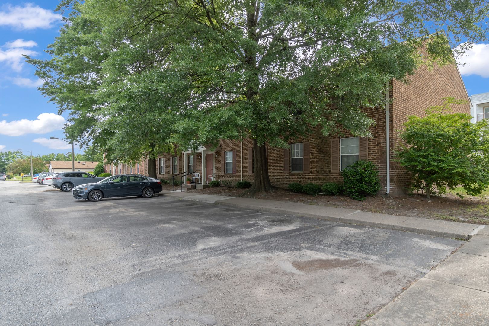 Virginia Beach Apartment: 524 Aylesbury Drive