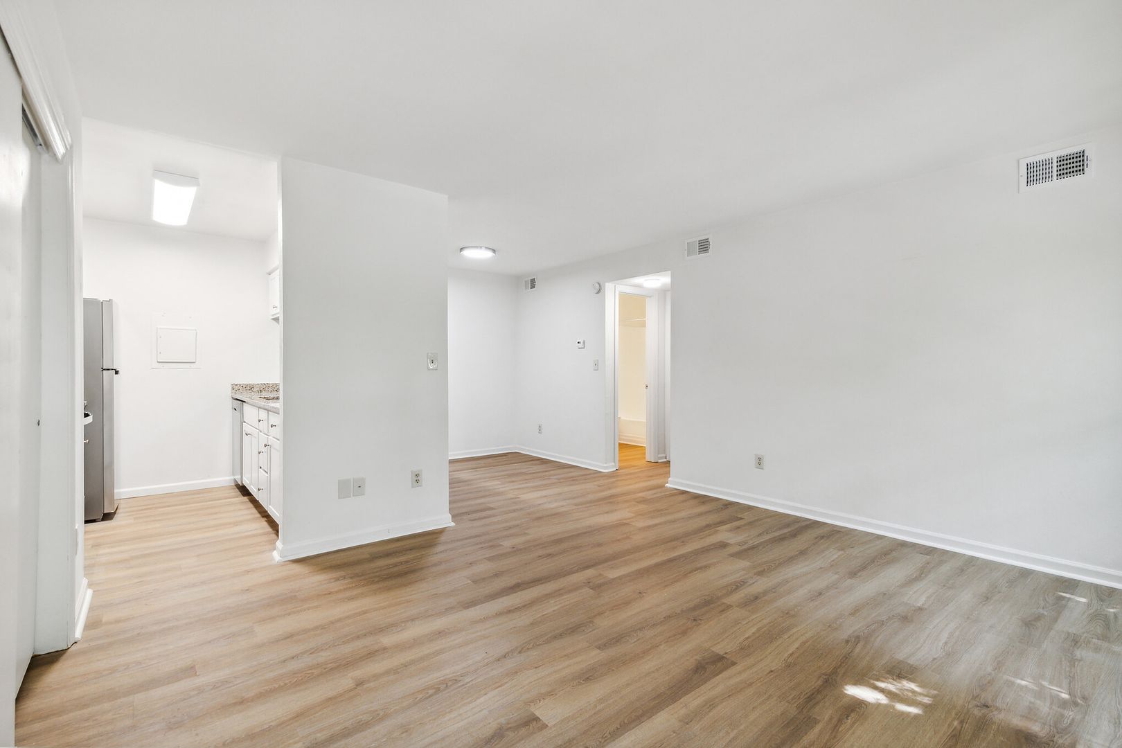 Virginia Beach Apartment: 524 Aylesbury Drive