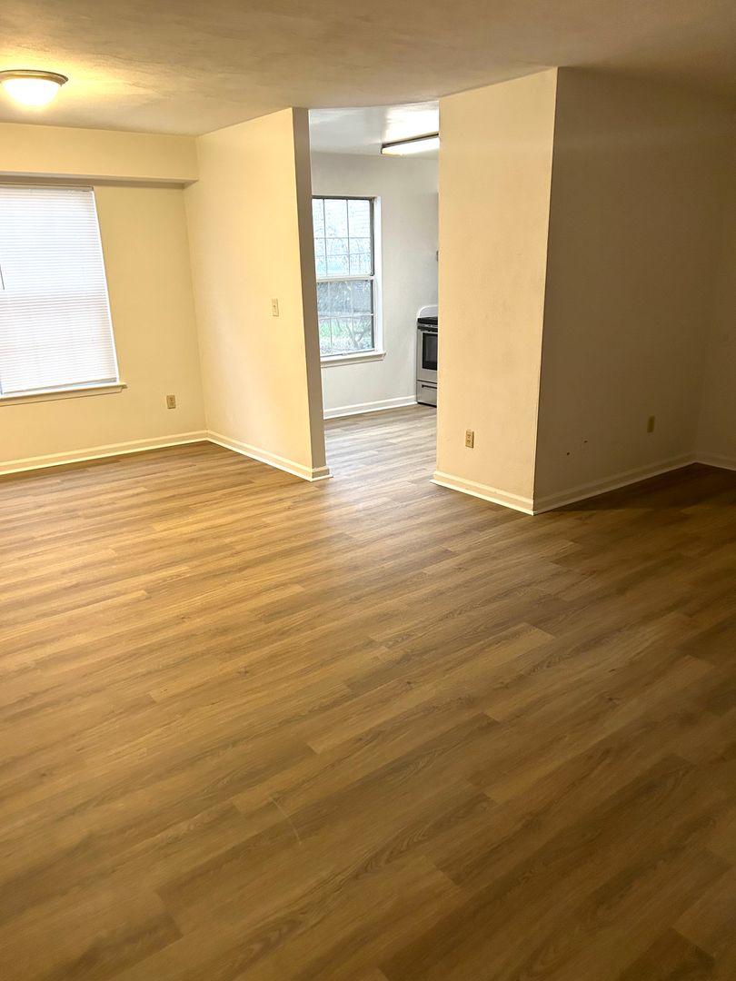Virginia Beach Apartment: 524 Aylesbury Drive